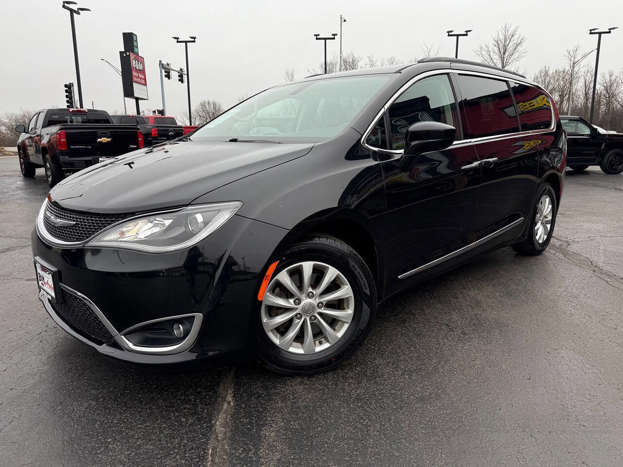 Used 2017 Chrysler Pacifica Touring-L image 3