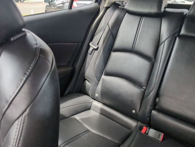 Used 2018 MAZDA MAZDA3 Touring image 12