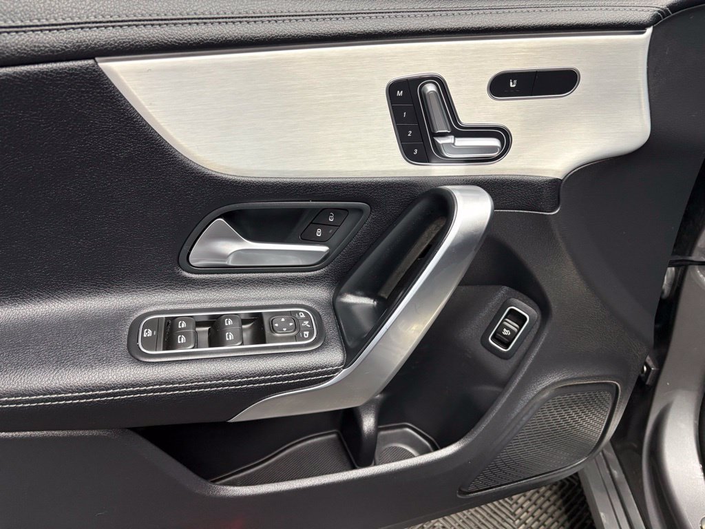 Used 2023 Mercedes-Benz CLA 250 image 31
