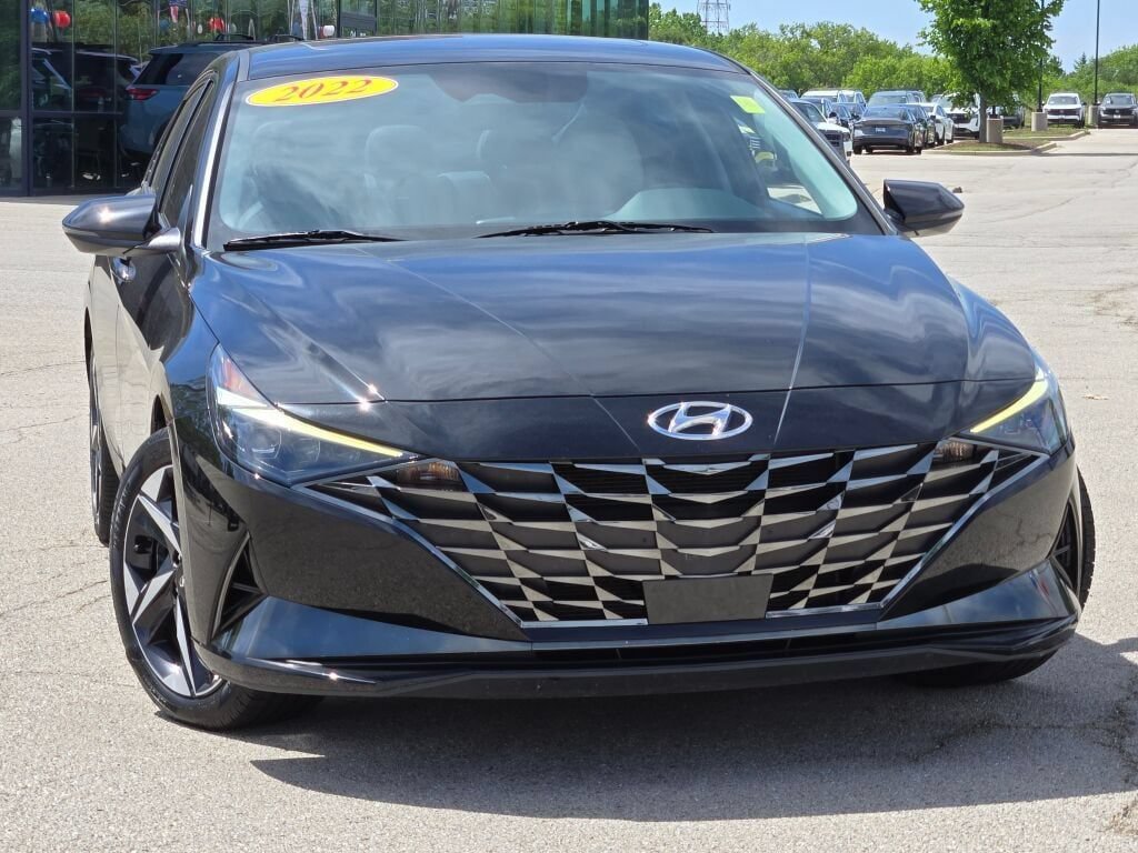 Used 2022 Hyundai Elantra Limited w/ Cargo Package FWD image 3