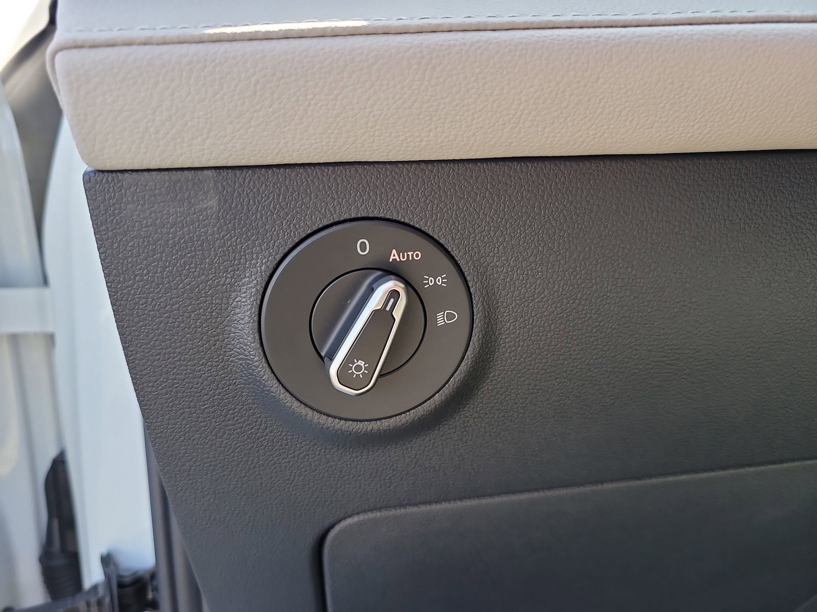 Certified 2025 Volkswagen Taos S FWD image 32