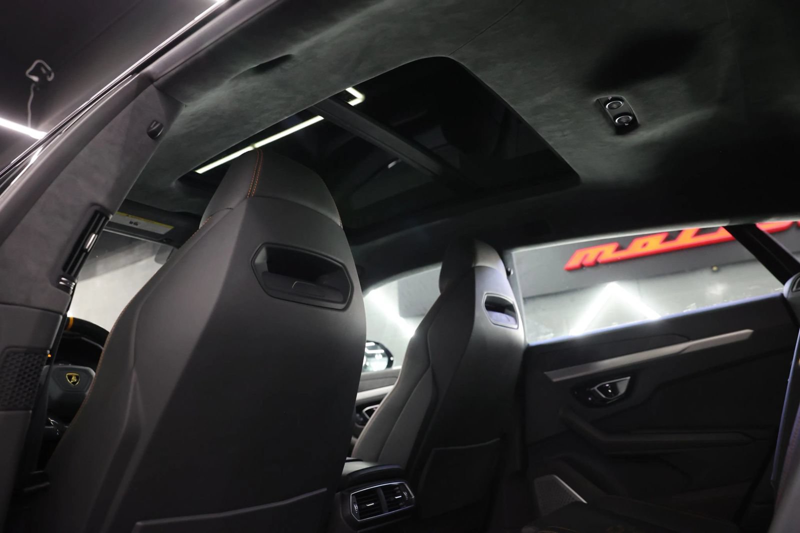 Used 2020 Lamborghini Urus AWD/4WD image 20