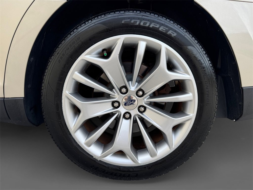 Used 2018 Ford Taurus Limited w/ Driver Assist Package image 11