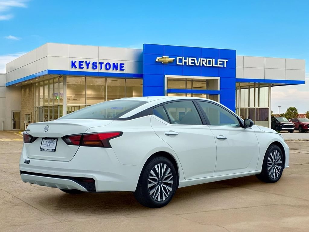 Used 2025 Nissan Altima 2.5 SV FWD image 7