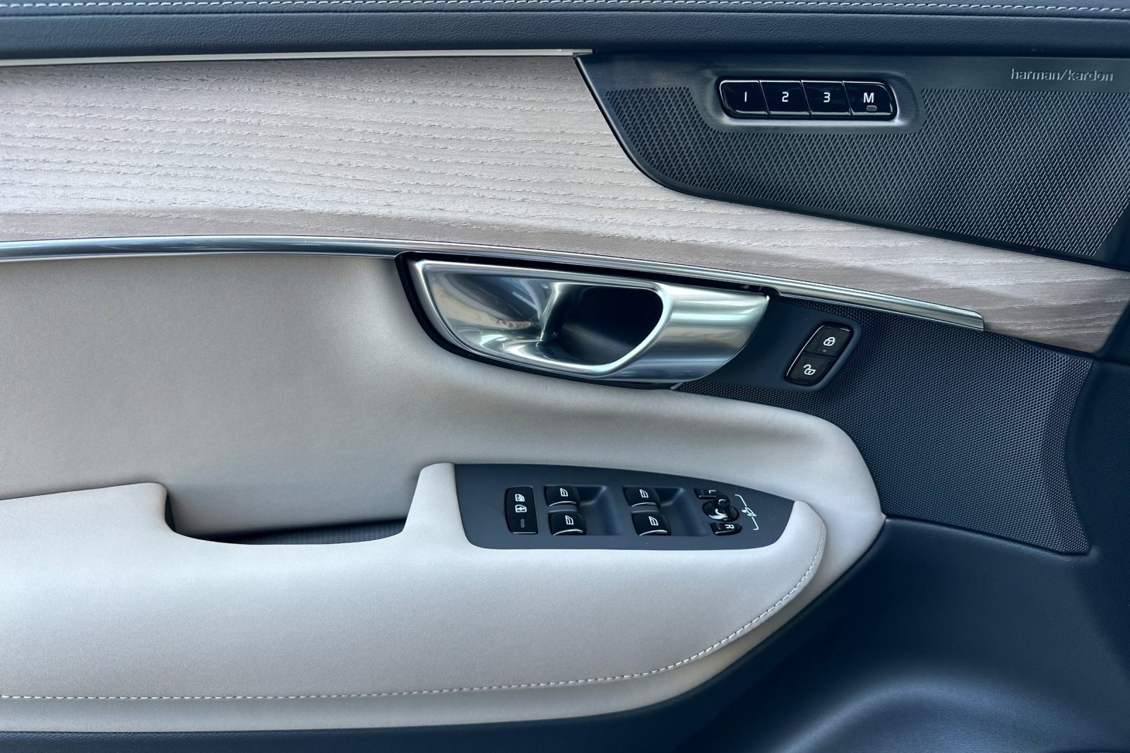 New 2026 Volvo XC90 B5 Plus image 14