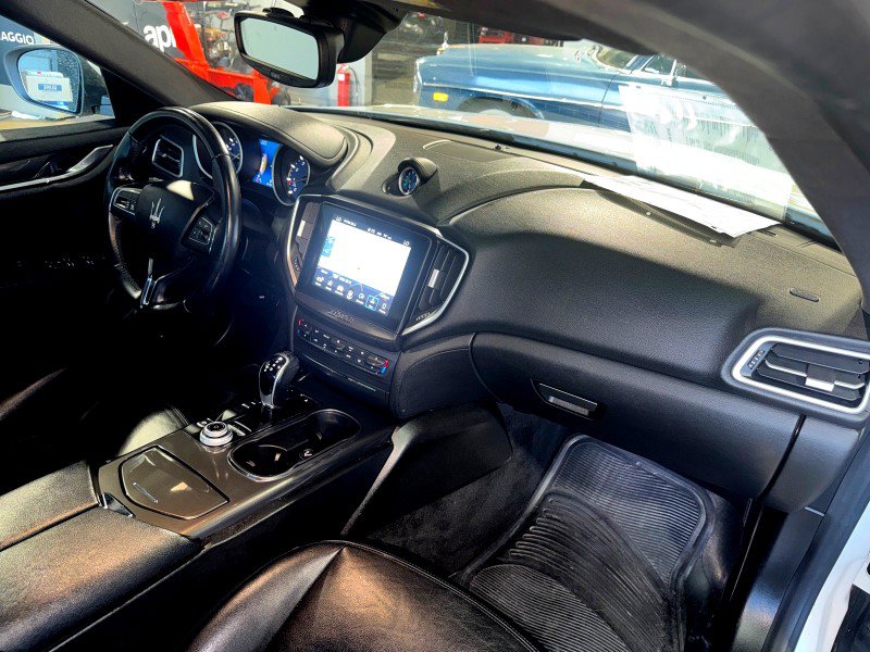 Used 2018 Maserati Ghibli image 32