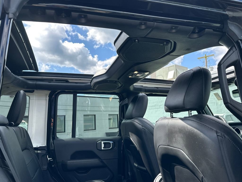 Used 2023 Jeep Wrangler Unlimited Sahara w/ Cold Weather Group AWD/4WD image 10