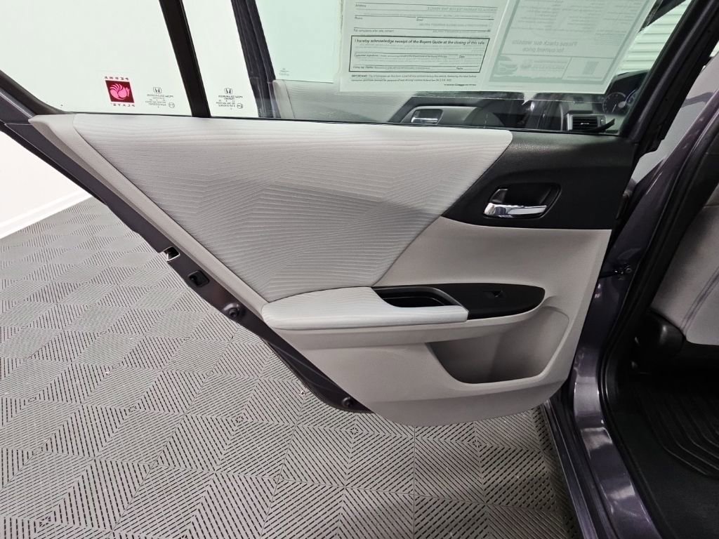 Used 2015 Honda Accord LX image 27