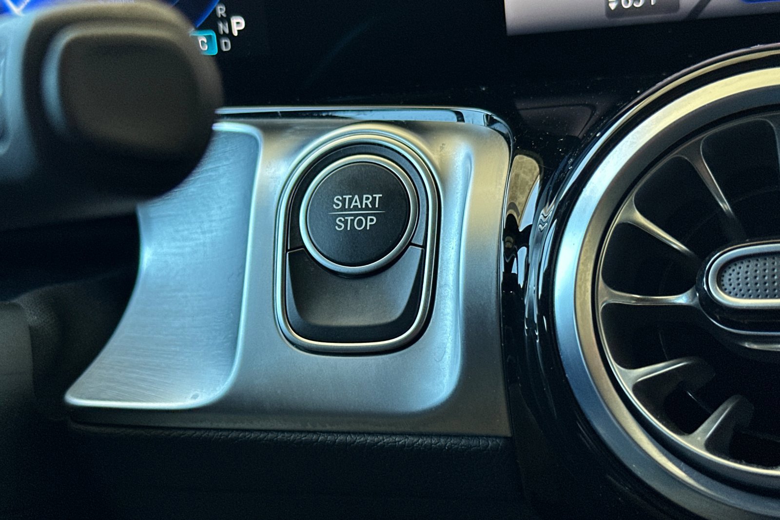 Certified 2024 Mercedes-Benz EQB 300 4MATIC image 29