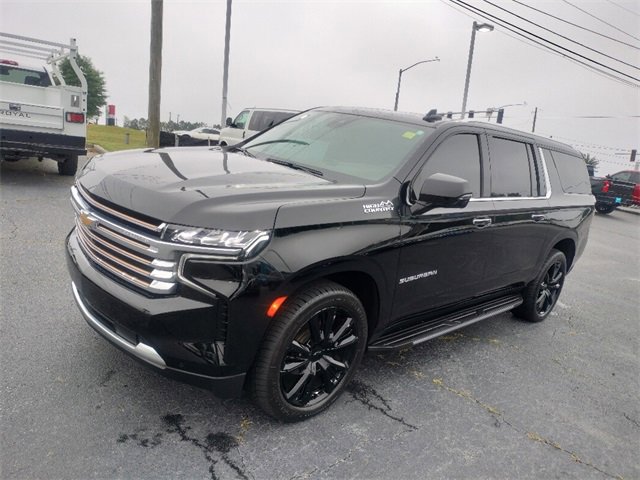 Used 2023 Chevrolet Suburban High Country image 3