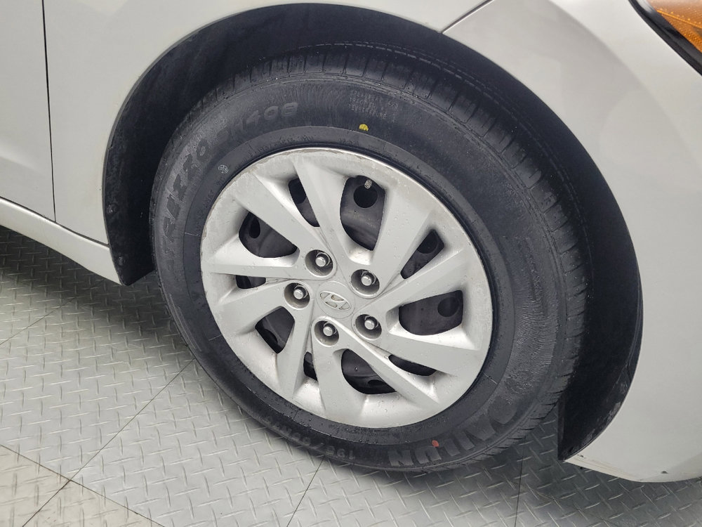Used 2017 Hyundai Elantra SE image 31