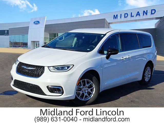 Used 2024 Chrysler Pacifica Touring-L