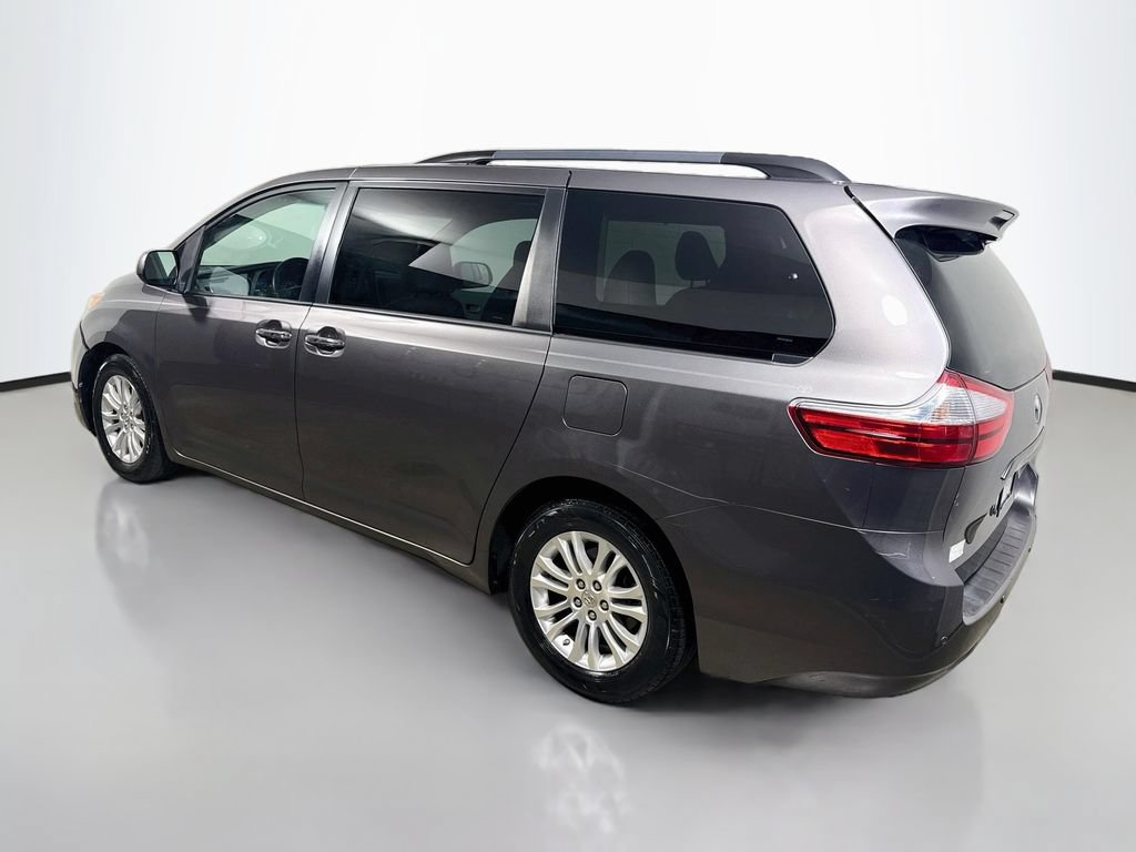 Used 2015 Toyota Sienna XLE Premium FWD image 5