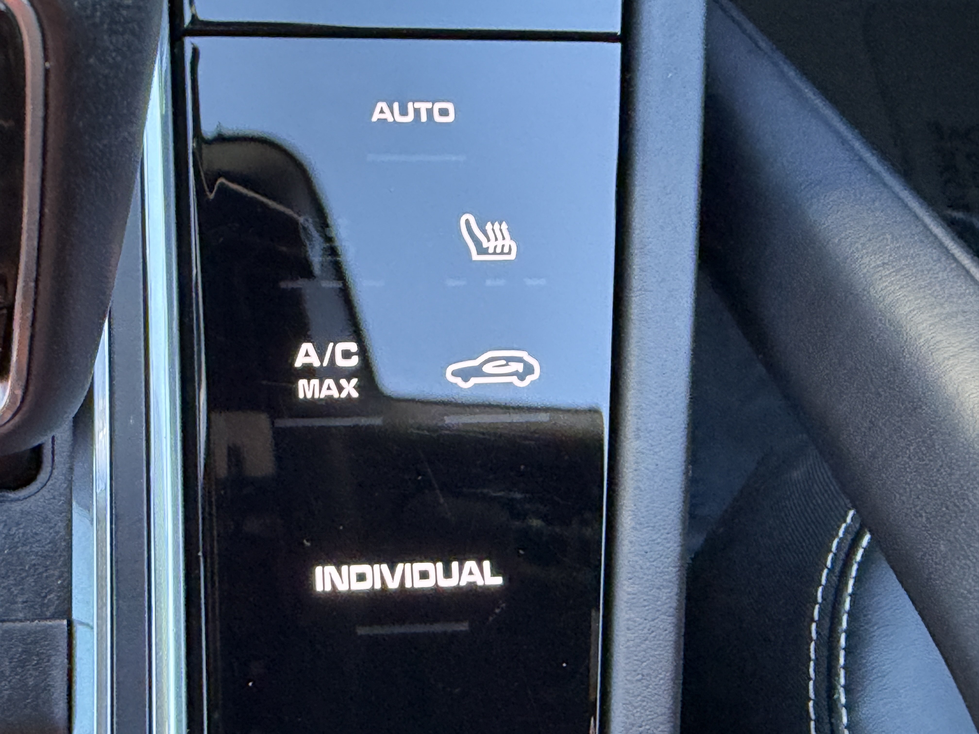Certified 2022 Porsche Cayenne Turbo S AWD/4WD image 31