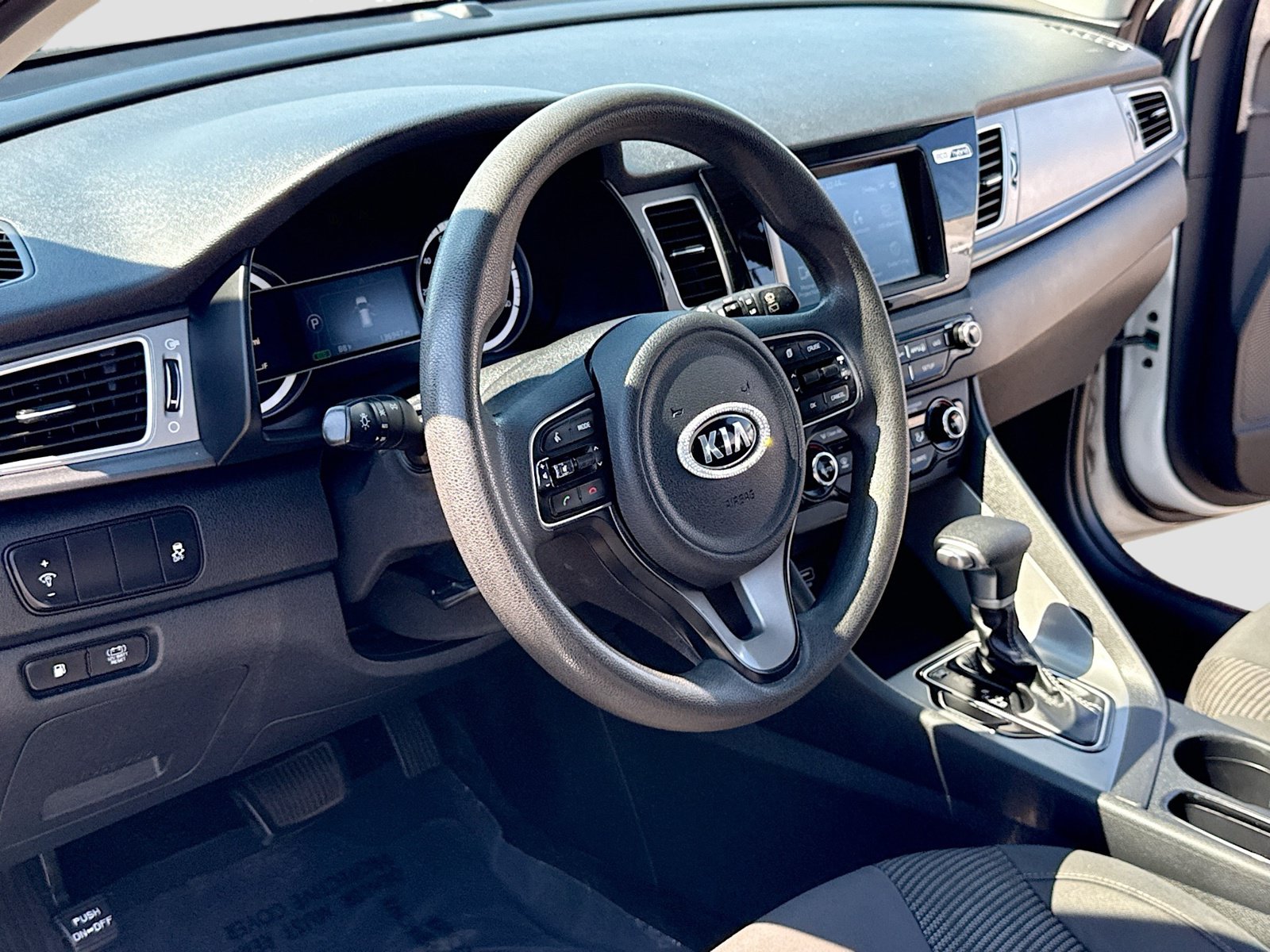 Used 2017 Kia Niro LX FWD image 4