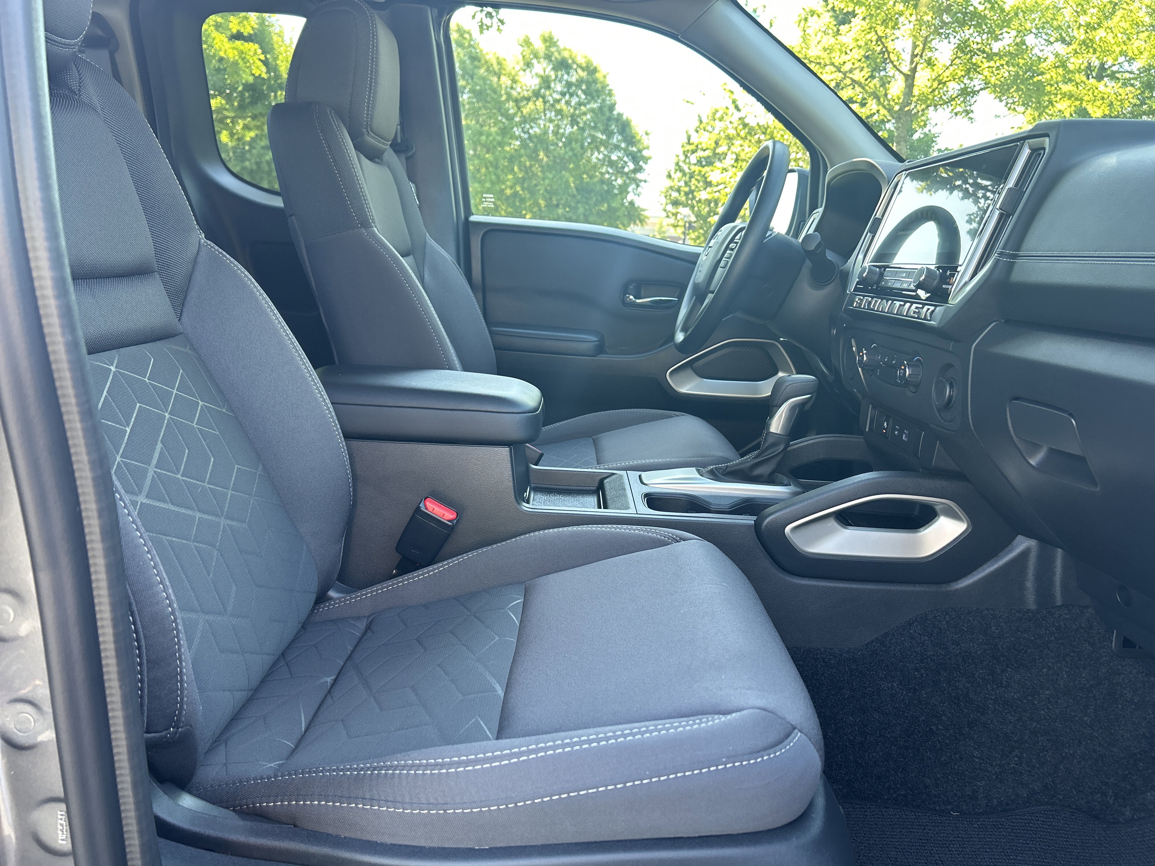 Used 2025 Nissan Frontier SV RWD image 31