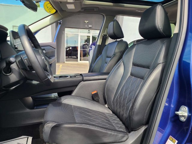 Used 2023 Nissan Rogue Platinum AWD/4WD image 14