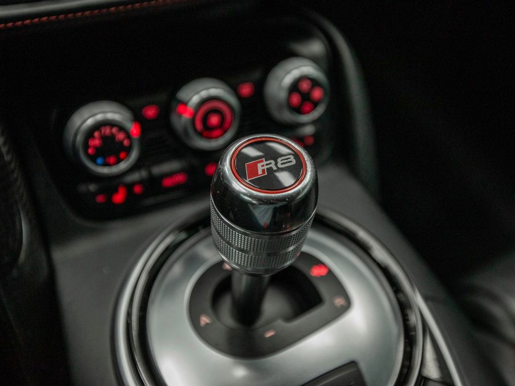 Used 2015 Audi R8 V10 plus w/ Full Leather Package image 28