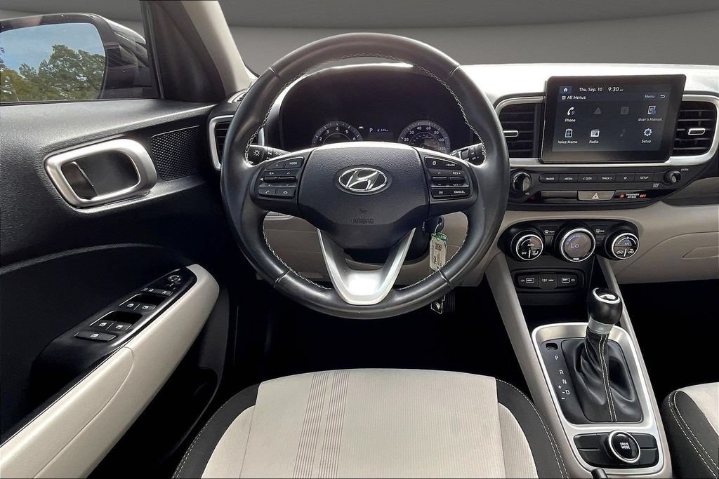 Used 2022 Hyundai Venue SEL FWD image 11
