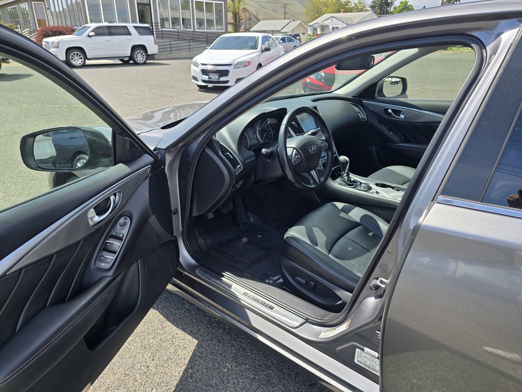 Used 2015 INFINITI Q50 w/ Moonroof Package RWD image 19