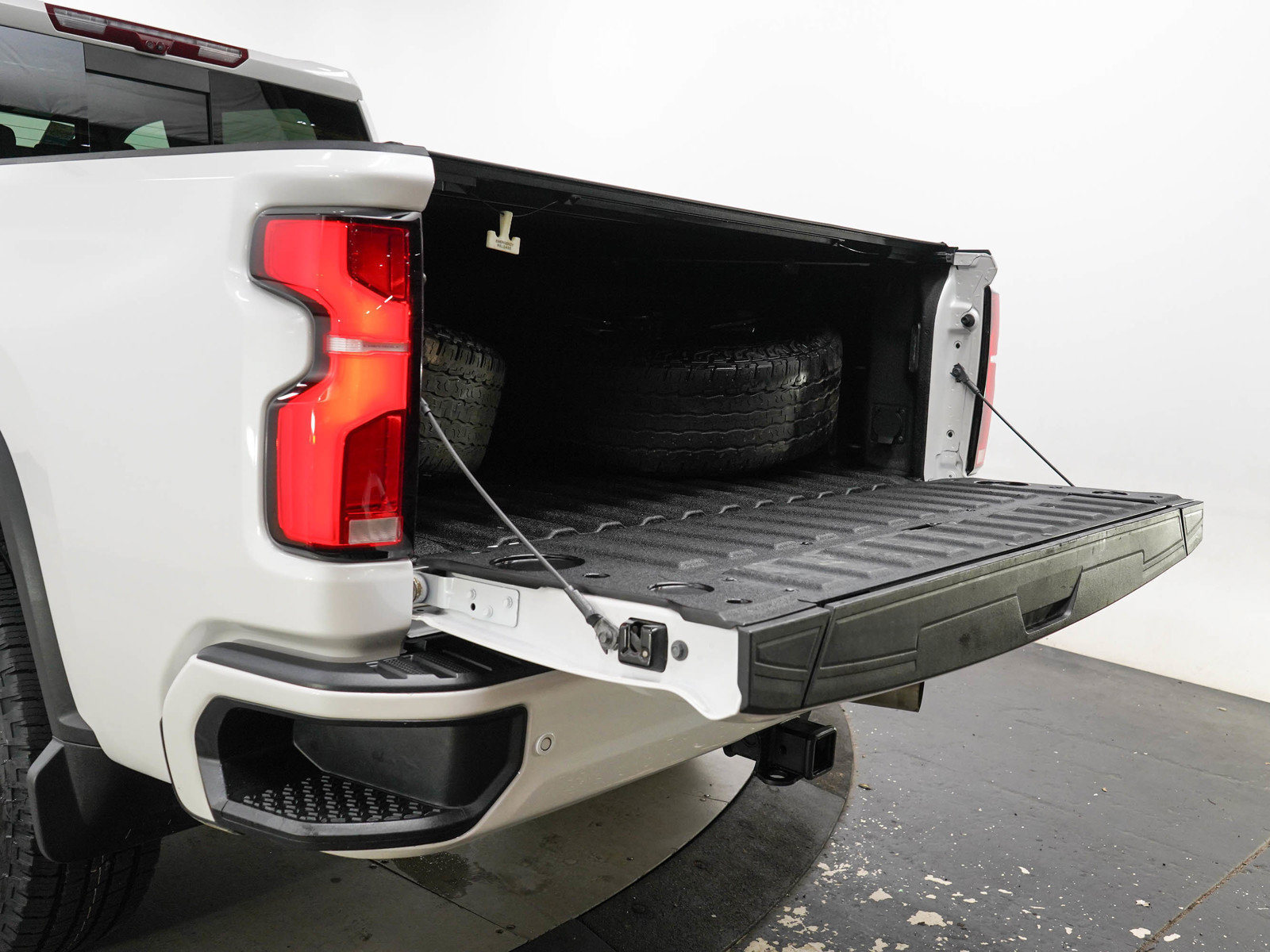 Used 2025 Chevrolet Silverado 2500 High Country w/ High Country Premium Package AWD/4WD image 11