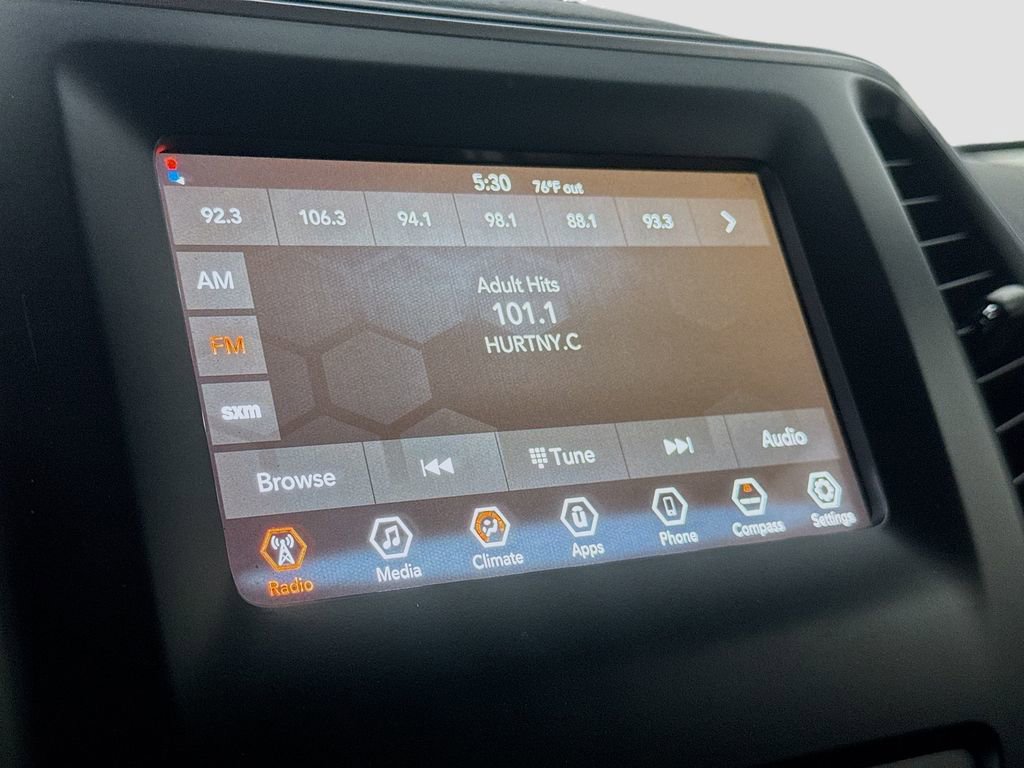 Used 2019 Jeep Cherokee Latitude Plus AWD/4WD image 17