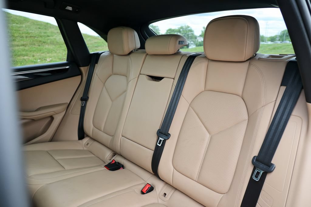Certified 2023 Porsche Macan Turbo AWD/4WD image 41