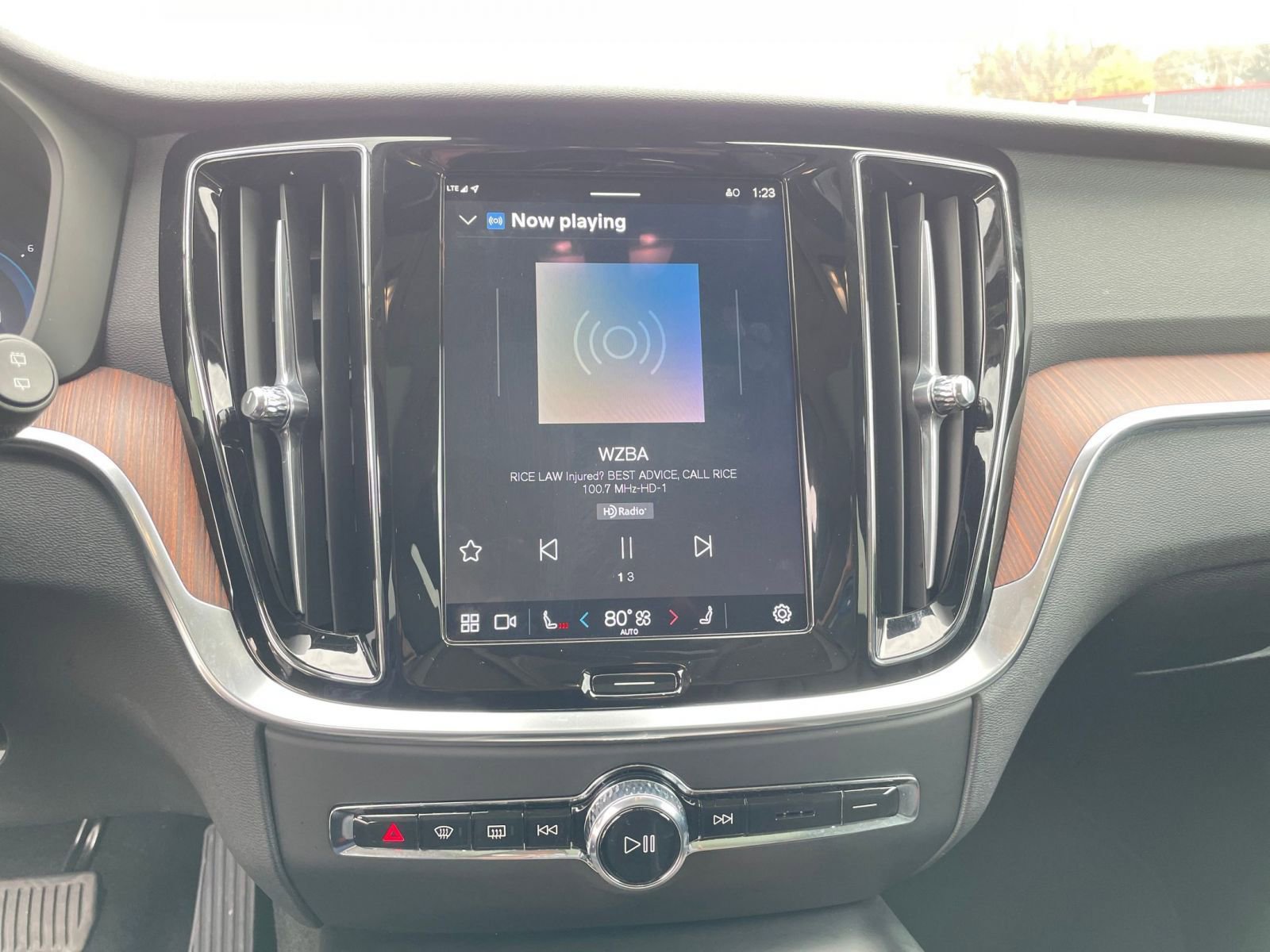 Used 2025 Volvo V60 B5 Cross Country Plus image 21