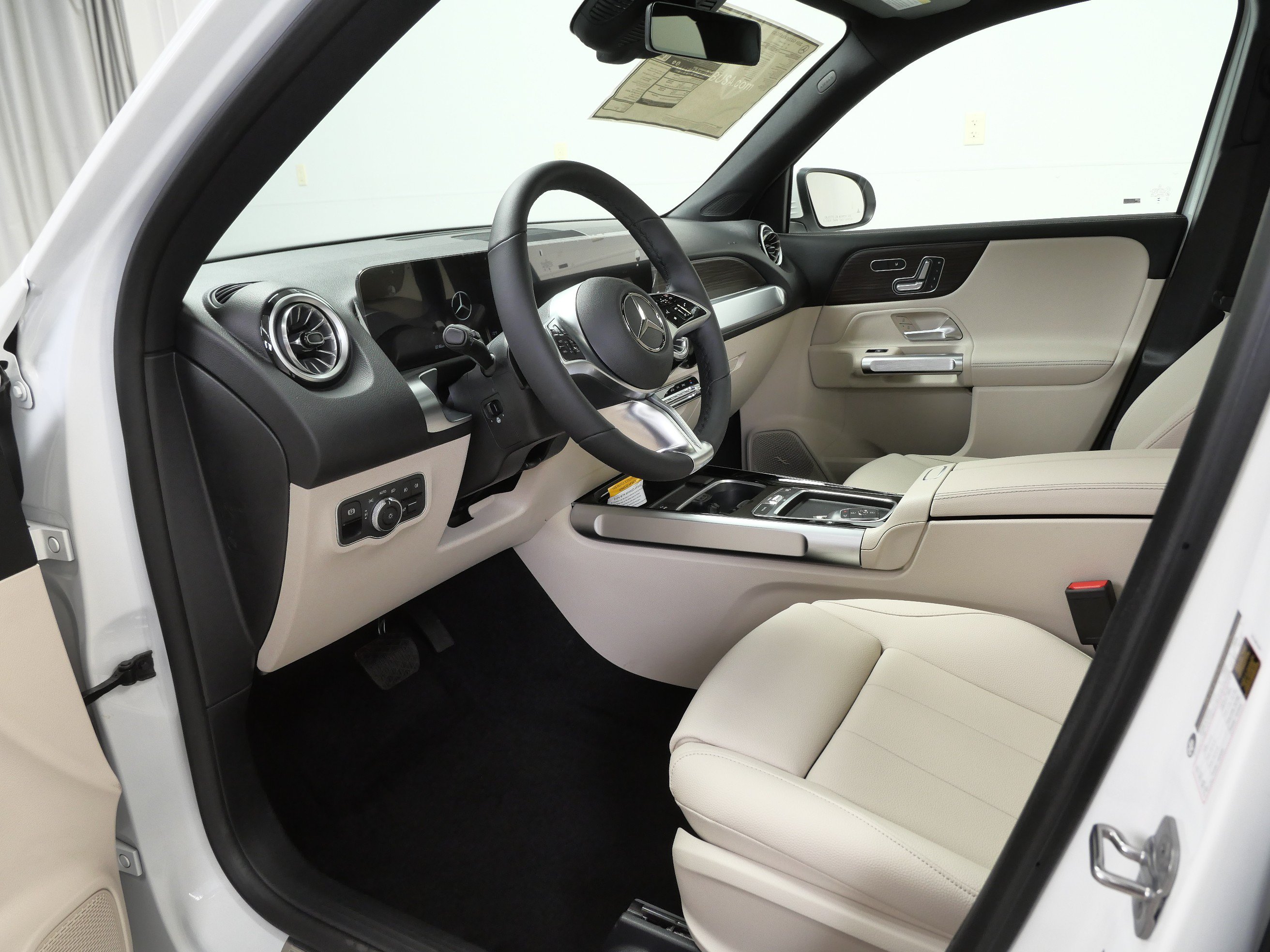 New 2026 Mercedes-Benz GLB 250 4MATIC image 11