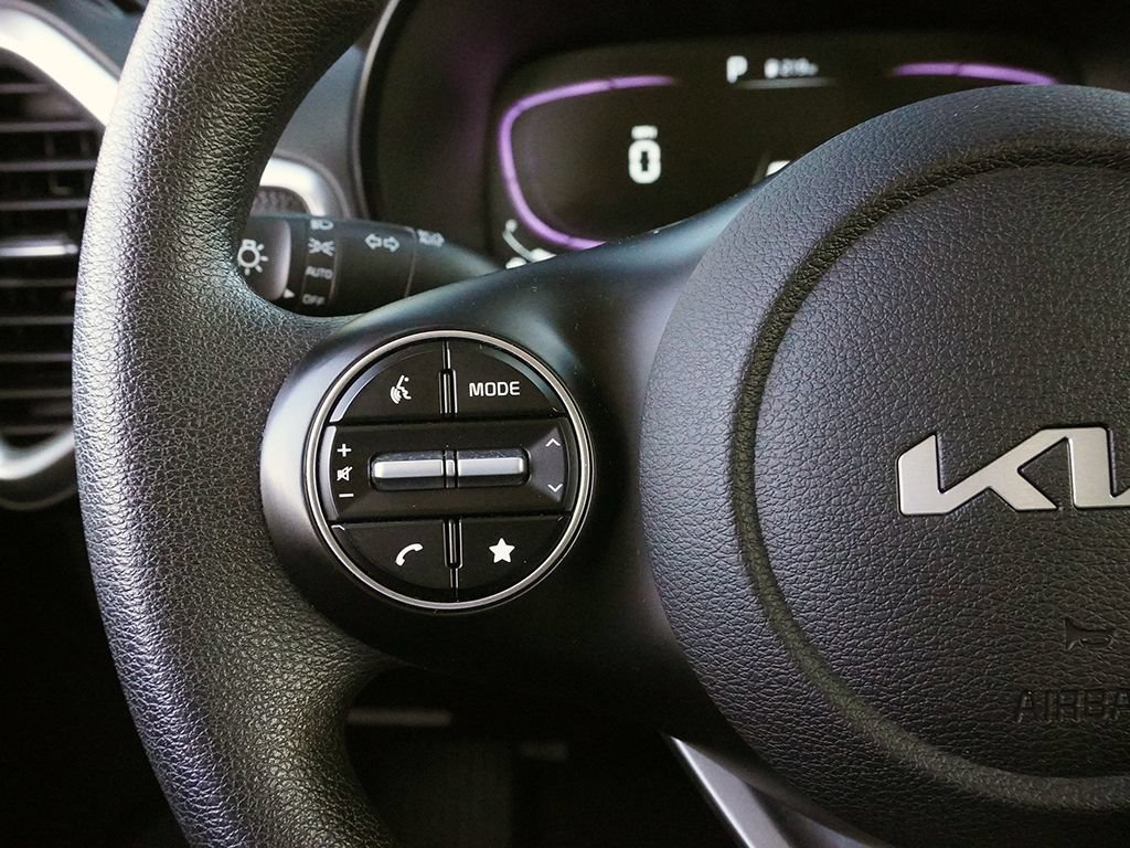 Used 2025 Kia Soul LX w/ LX Technology Package FWD image 40