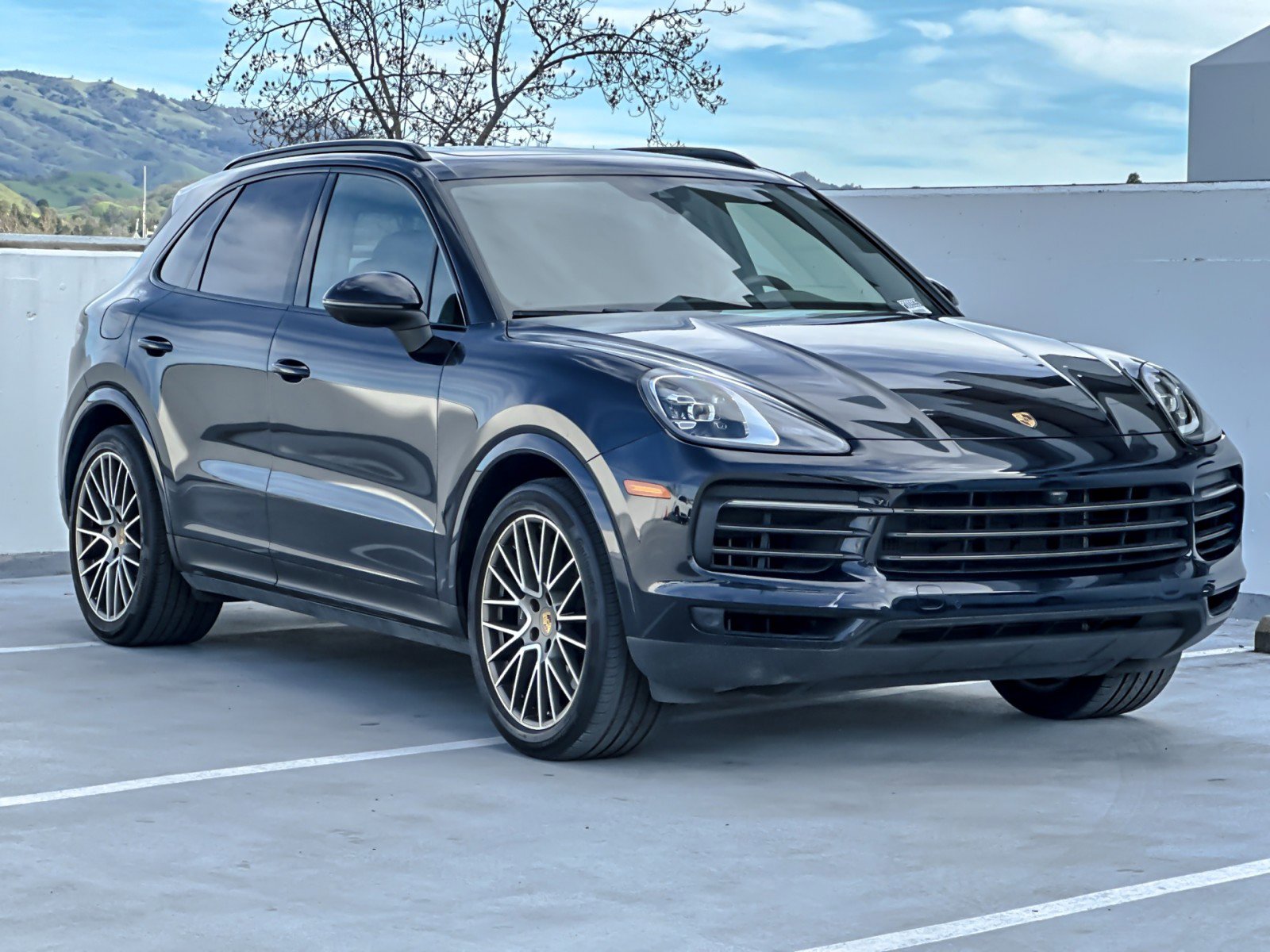 Certified 2023 Porsche Cayenne Platinum Edition image 10