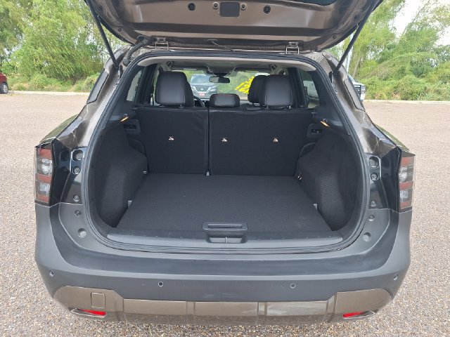 New 2026 Nissan Kicks SR w/ SR Premium Package FWD image 23