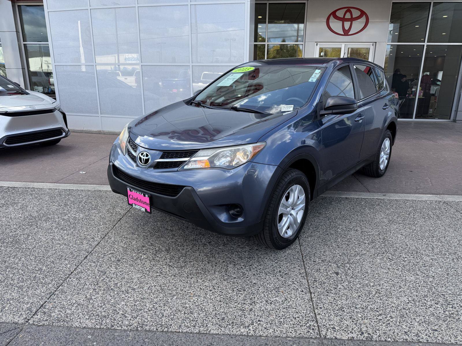 Used 2013 Toyota RAV4 LE FWD image 2