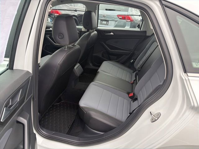 Certified 2025 Volkswagen Jetta SE w/ Sunroof Package image 20