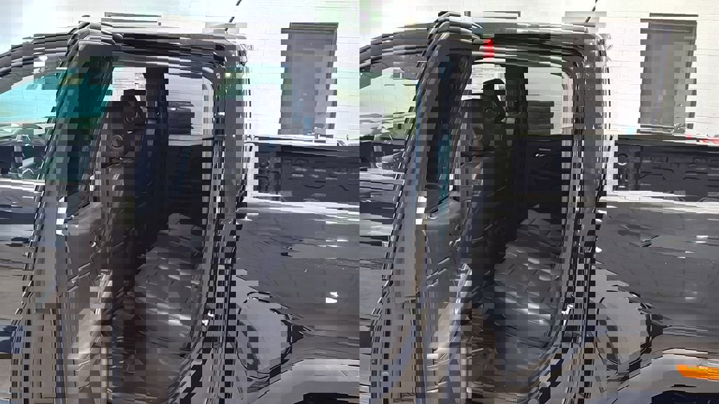 New 2026 GMC Canyon Elevation w/ Convenience Package image 17