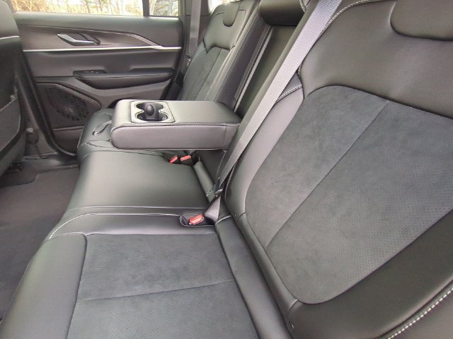 New 2026 Jeep Grand Cherokee Altitude RWD image 28