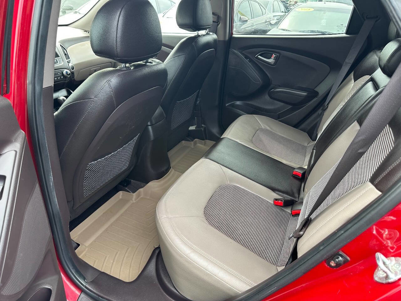 Used 2011 Hyundai Tucson GLS image 14