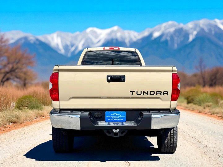 Used 2017 Toyota Tundra SR5 w/ SR5 Upgrade Package image 4