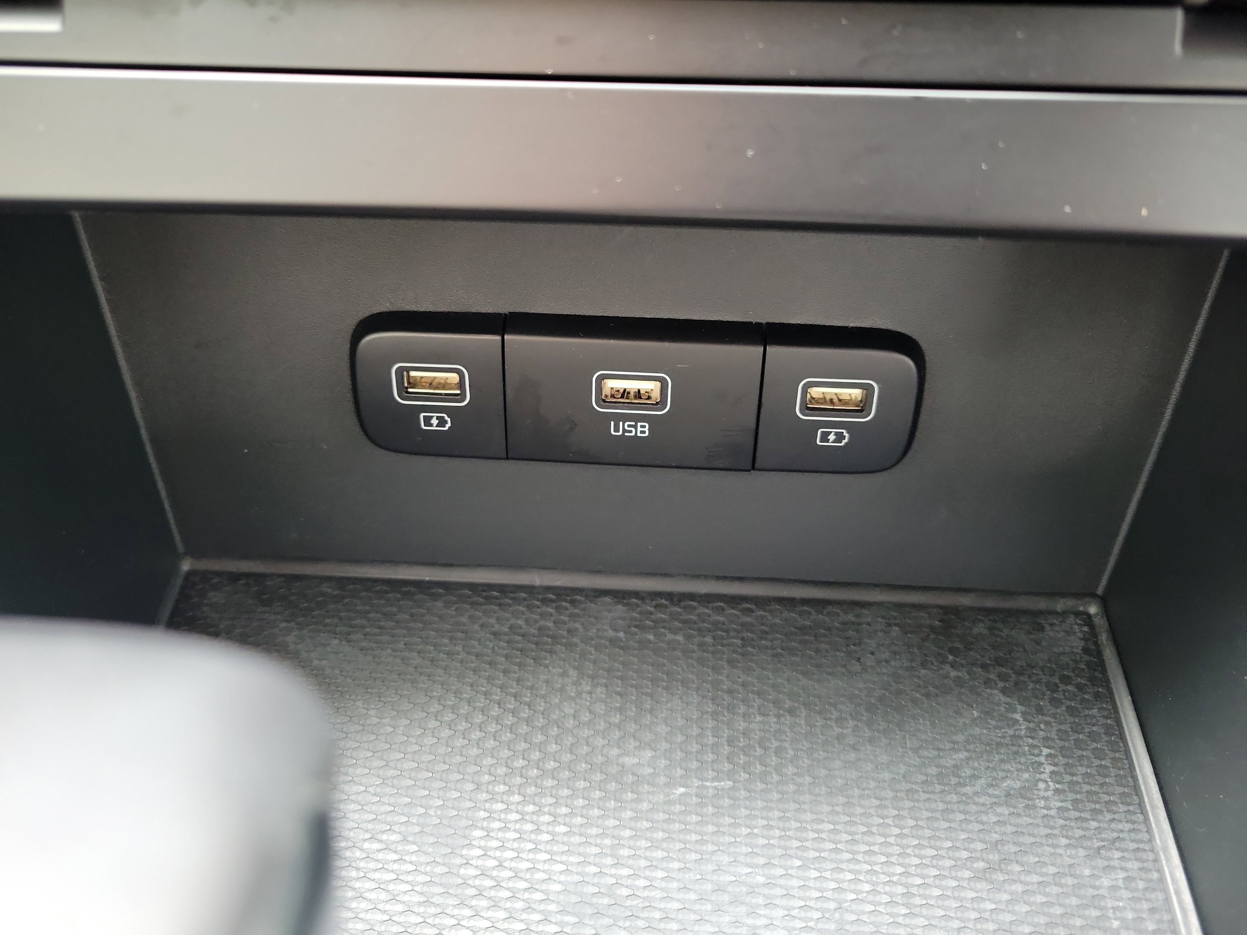 Certified 2023 Kia Carnival LX image 35