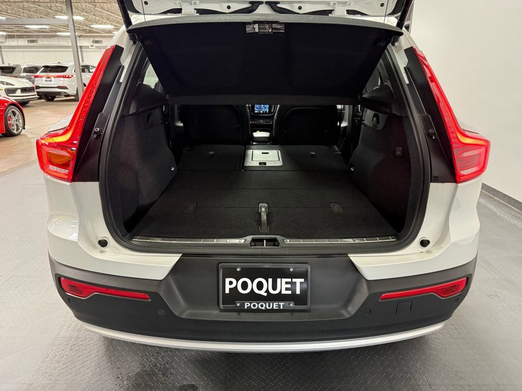 Used 2024 Volvo XC40 B5 Plus AWD/4WD image 19