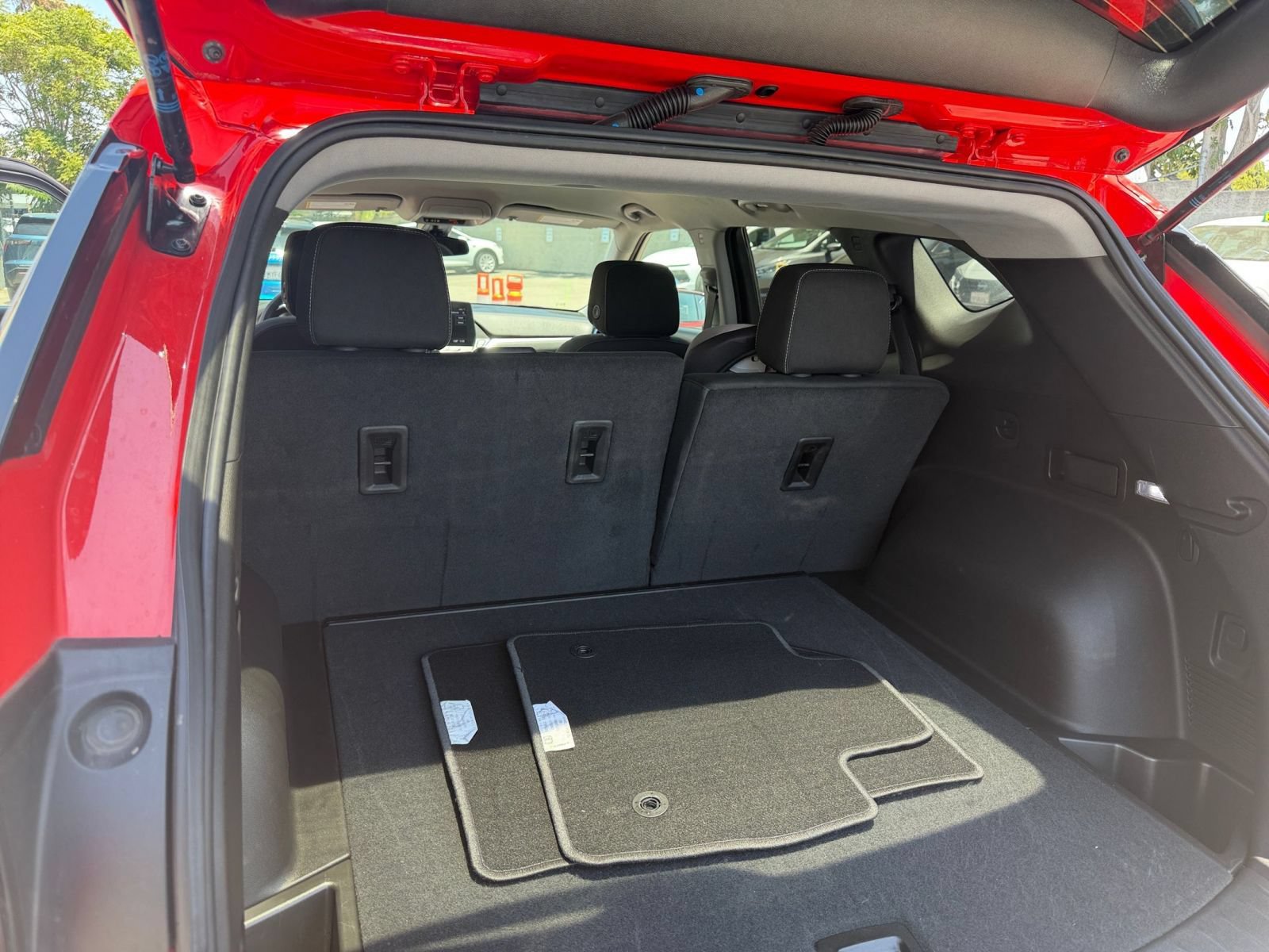Used 2025 Chevrolet Blazer LT FWD image 32