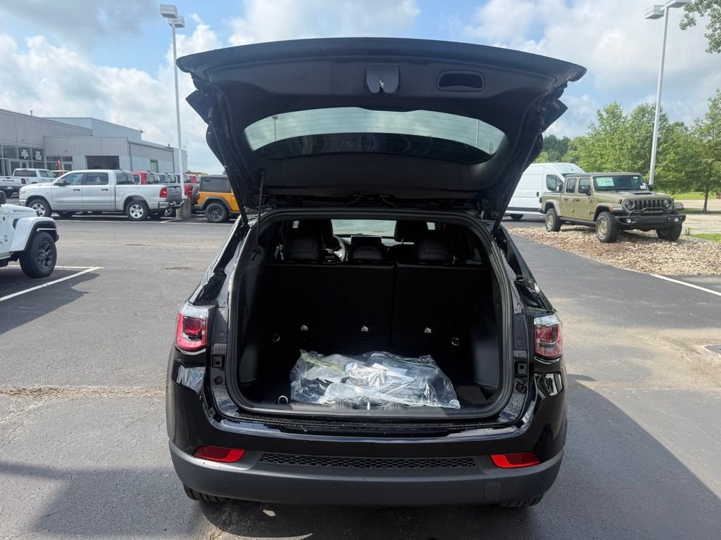 New 2026 Jeep Compass Latitude AWD/4WD image 40