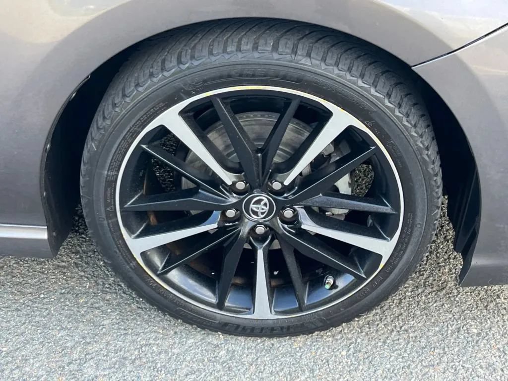 Used 2018 Toyota Camry XSE FWD image 32