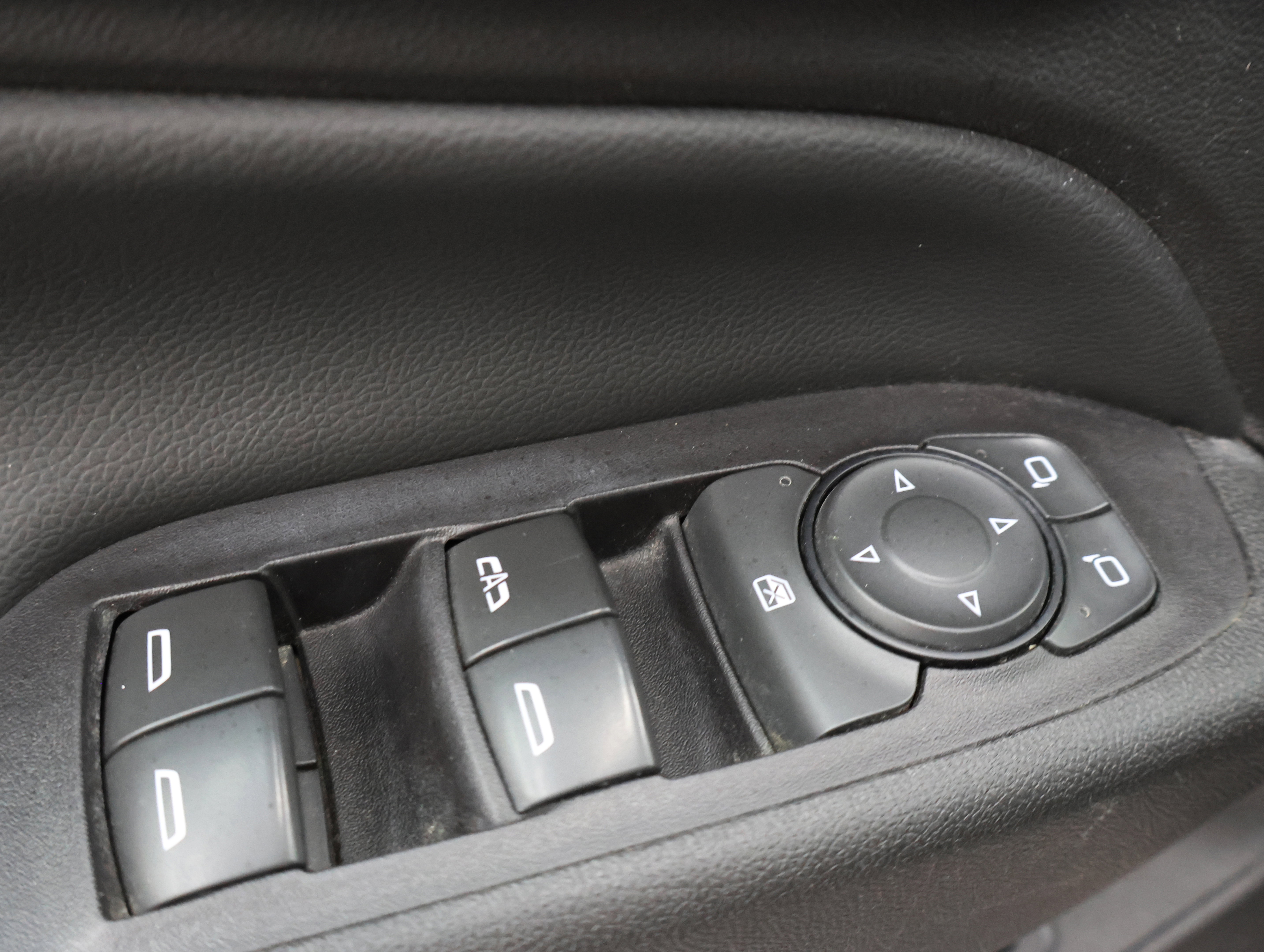 Used 2018 Chevrolet Equinox Premier AWD/4WD image 40
