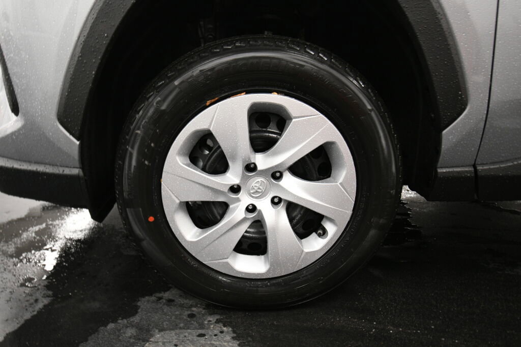 Used 2025 Toyota RAV4 LE image 31