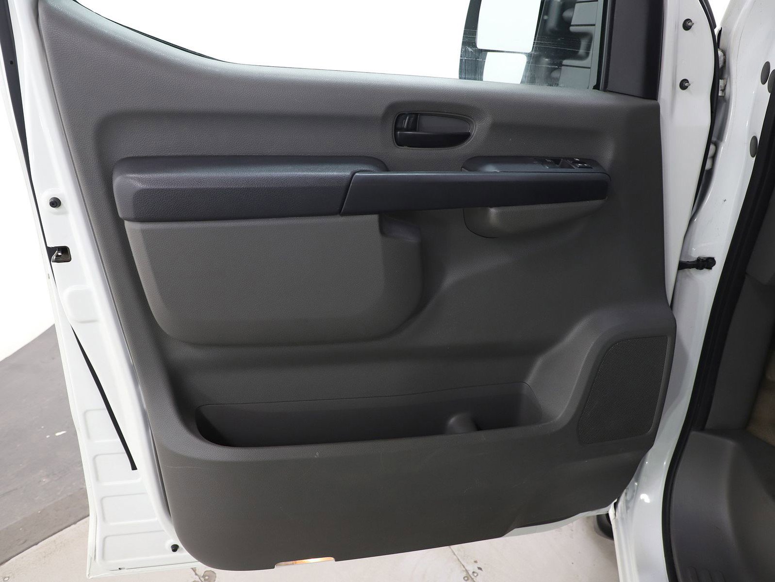 Used 2020 Nissan NV 3500 SL image 17