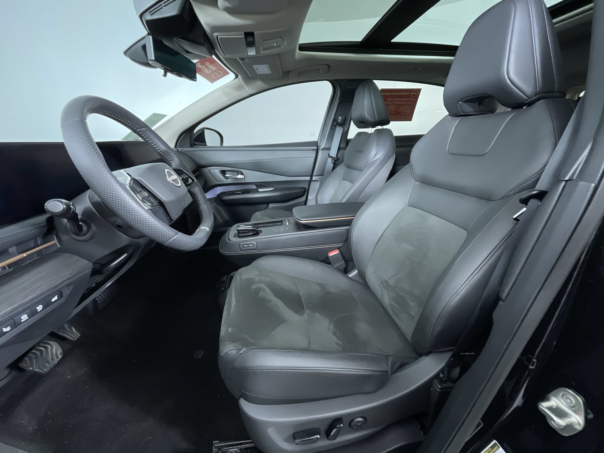 Used 2024 Nissan Ariya AWD image 15