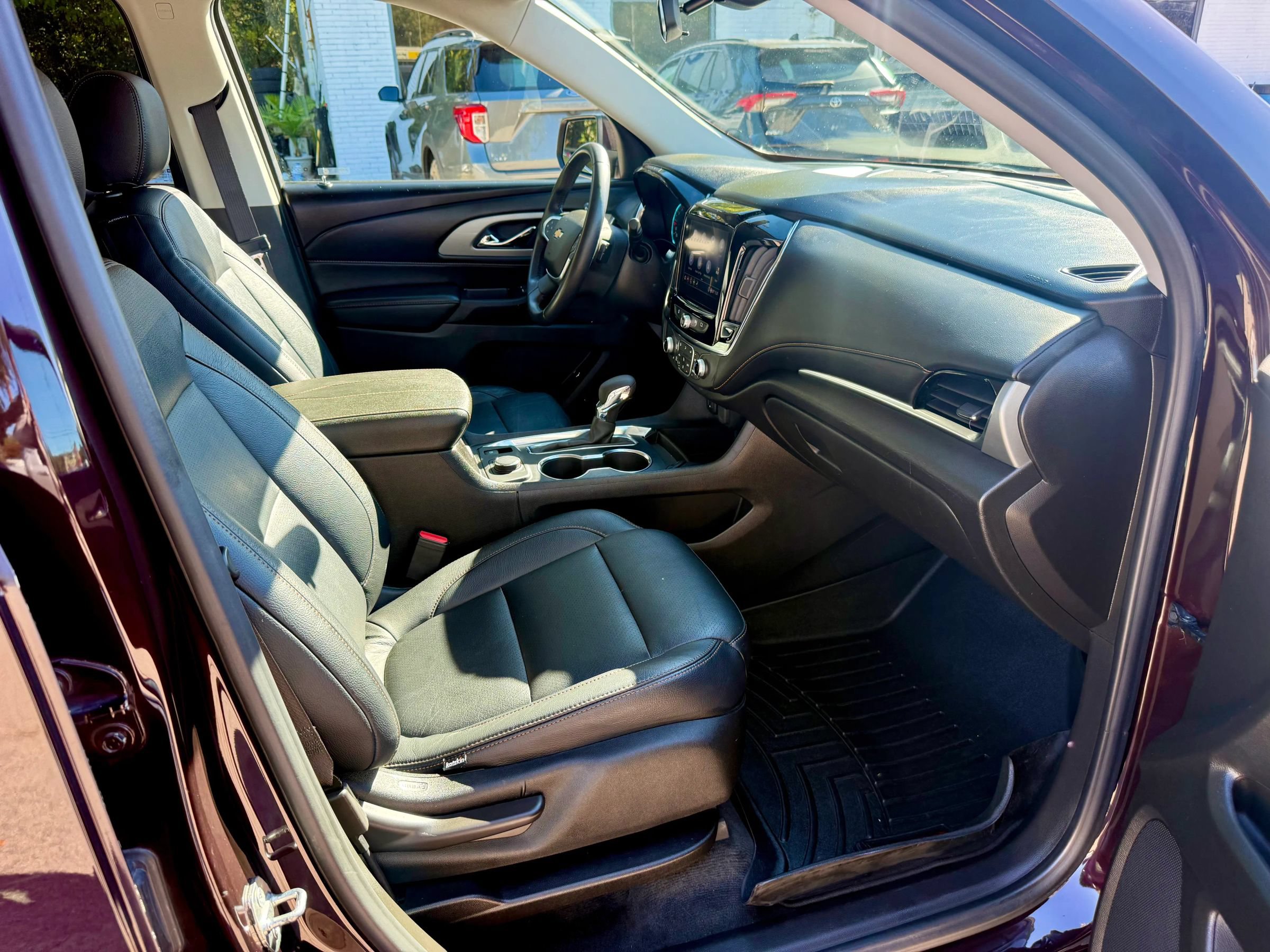 Used 2021 Chevrolet Traverse LT FWD image 13