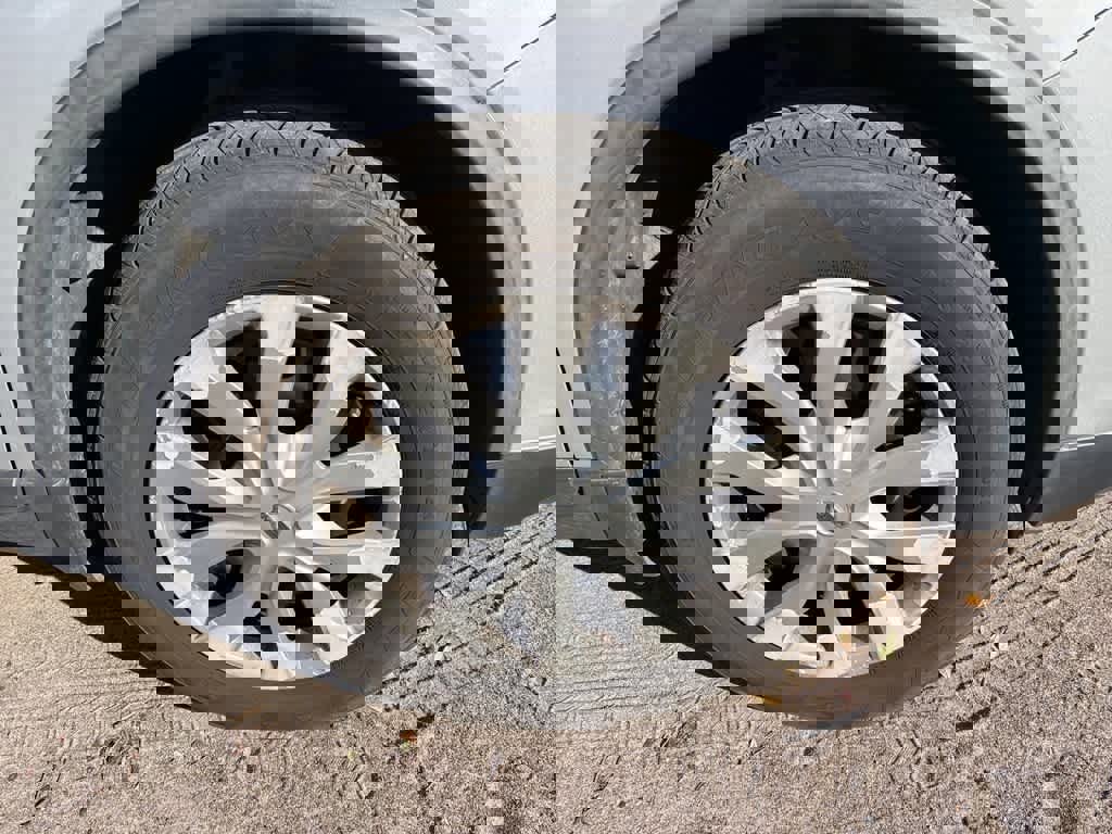 Used 2020 Nissan Rogue S image 5