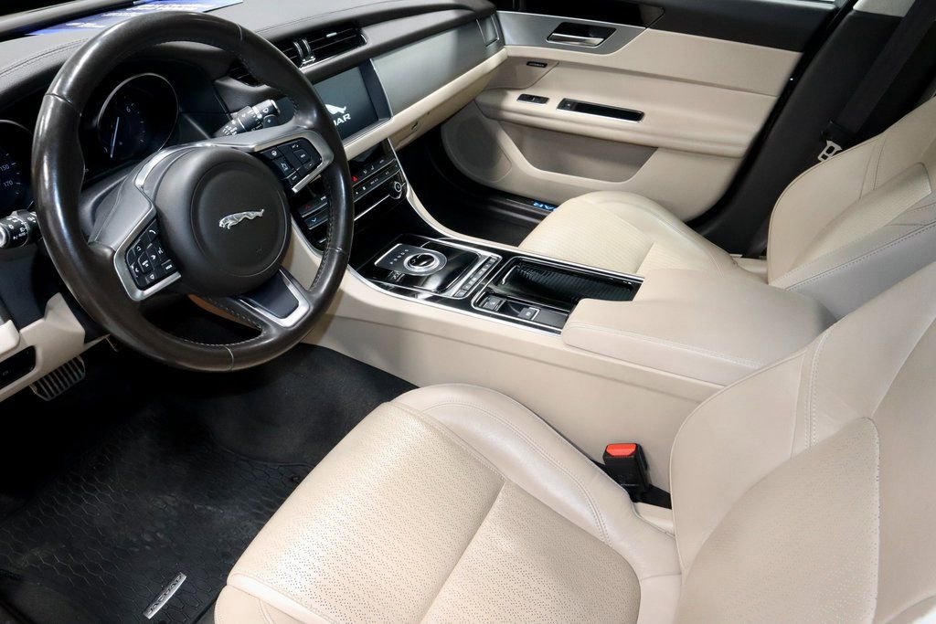 Used 2020 Jaguar XF Prestige image 22